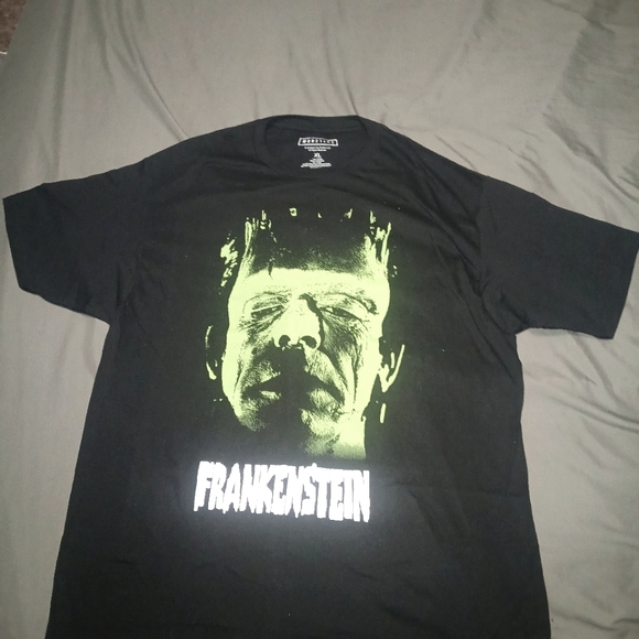 Universal studio Frankenstein t-shirt - Picture 1 of 3